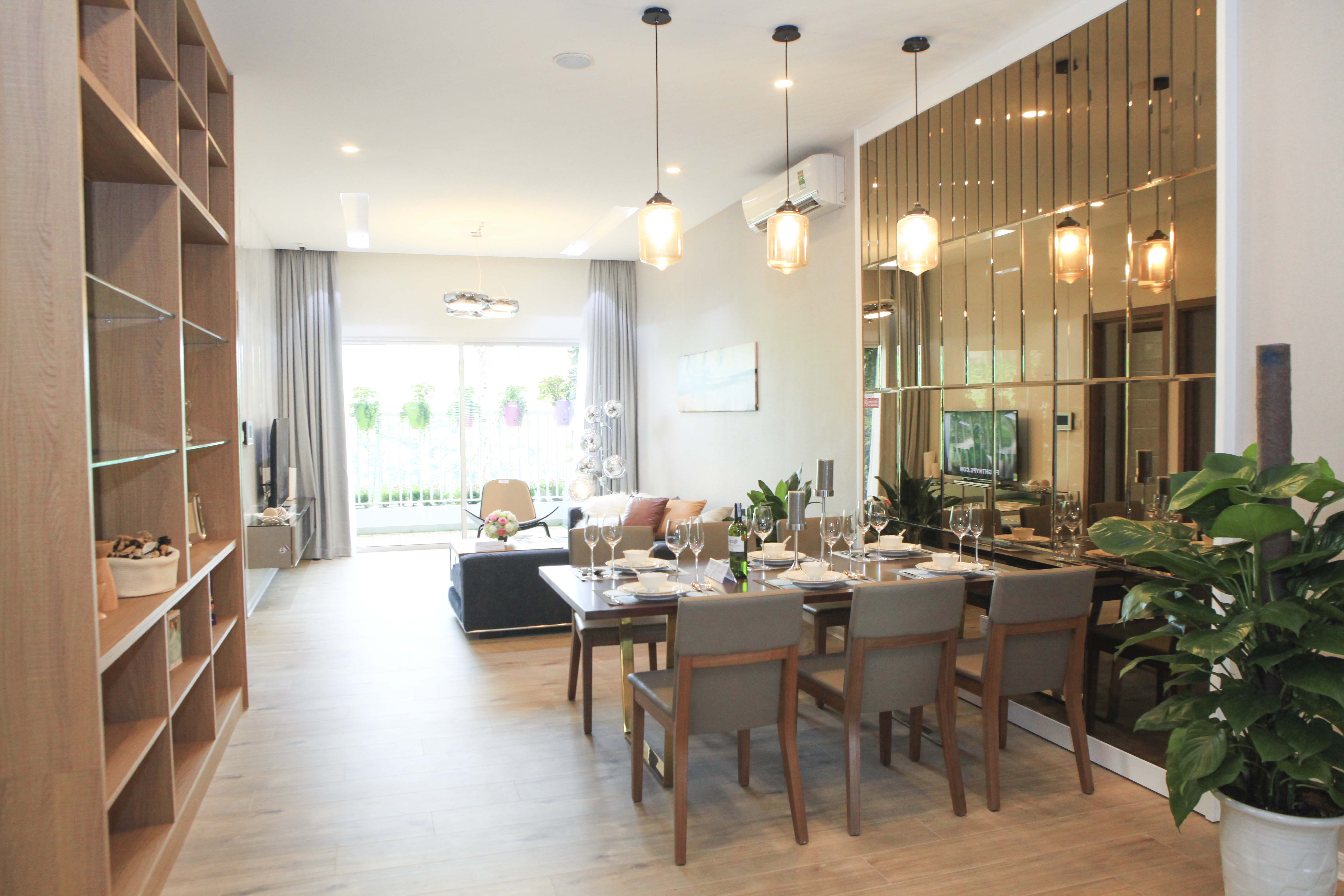 Nhà mẫu EcoLife Capitol được xây dựng với 3 căn hoàn thiện nội thất, mỗi
 căn hồ đều được tối ưu khả năng đón gió và ánh sáng tự nhiên.