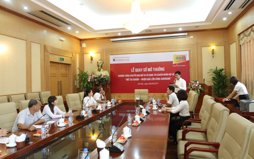 Chương trình khuyến mại khách hàng “Mở tài khoản - Nhận quà lớn cùng 
Agribank” nhân dịp hè 2017 đuợc triển khai từ ngày 1/7 đến hết ngày 
31/8/2017 với tổng giải thưởng lên đến gần 1 tỷ đồng.