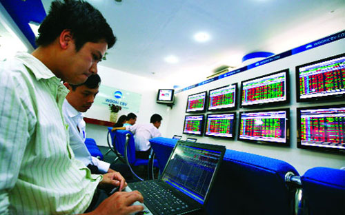 Thị trường chứng khoán đang ấm dần trong năm 2013 cùng với dự thảo 
mới về cổ phần hóa sắp ban hành, việc tăng tốc IPO sẽ thuận lợi hơn, 
nhưng với khối lượng lớn cổ phiếu tung ra, thị trường liệu có bội thực?