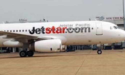 Jetstar Pacific lỗ do mua xăng giá cao