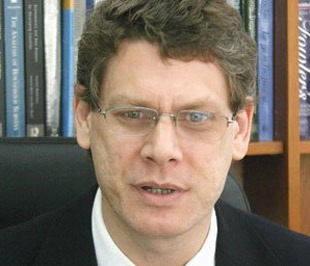 TS. Jonathan Pincus.