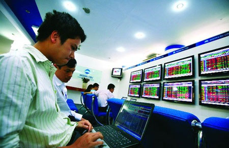 Sau quỹ mở, quỹ ETF được xem là lớp sản phẩm quan trọng thứ 2 sẽ được phát triển và vận hành trên cơ chế giao dịch quỹ mở tại thị trường chứng khoán Việt Nam vào năm 2013.