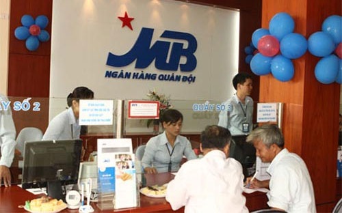 <span id="div" class="fl w100 mt10 span-detailimages relative">Giao dịch tại Ngân hàng Quân đội.</span>