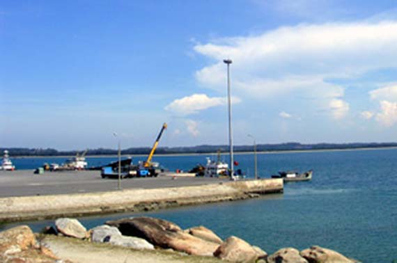 Một góc Khu kinh tế Dung Quất, Quảng Ngãi.