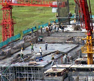 Chỉ trong vòng một tuần, tại công trình tòa nhà cao nhất Việt Nam đã xảy ra 3 vụ tai nạn lao động, làm 4 người chết và 3 người bị thương - Ảnh: VnExpress.