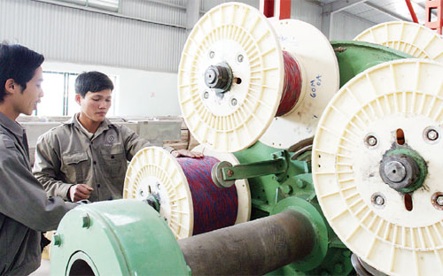 Dư luận có lẽ luôn cảm thấy yên lòng, khi mà thông tin đầu tiên họ nhận 
được từ các phiên họp báo Chính phủ, cũng là thông tin mà họ luôn mong 
đợi: Đó là xu hướng tốt lên của nền kinh tế - Ảnh: Quang Tuấn.<br>