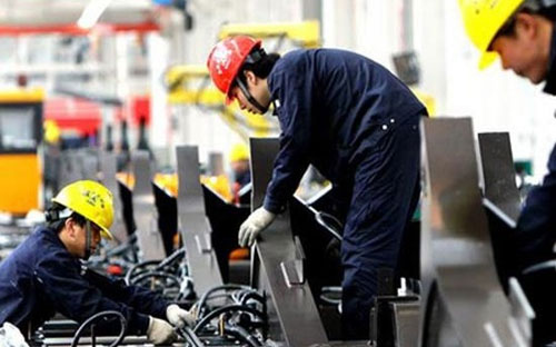 Đại diện ADB cho rằng, nền kinh tế Việt Nam ổn định trong năm 2012 nhờ 
việc thắt chặt chính sách trước đó đã kiềm chế lạm phát và cải thiện cán
 cân thanh toán.