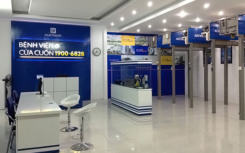 Trung tâm chăm sóc khách hàng của Austdoor có đội ngũ nhân viên tư vấn, nhân viên bảo hành được đào tạo chuyên nghiệp sẽ đảm bảo việc phục vụ nhu cầu của khách hàng chu đáo trong thời gian ngắn nhất.