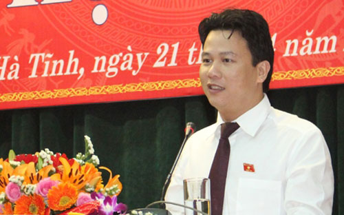 Tân Chủ tịch UBND tỉnh Hà Tĩnh Đặng Quốc Khánh phát biểu sau khi nhậm chức.<br>