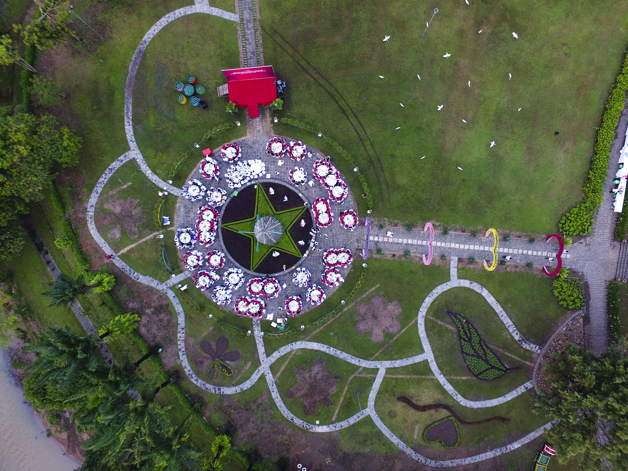 Quảng trường tại Khu du lịch sinh thái Giang Điền của LDG Group.