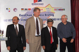 Kích cầu, dừng hay tiếp?