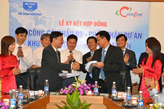 Quang cảnh lễ ký giữa 2 bên sáng 14/7 - Ảnh: T.Nguyên.