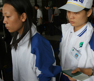 Người lao động nên cẩn trọng khi đăng ký qua các chi nhánh của các doanh nghiệp xuất khẩu lao động - Ảnh: Việt Tuấn.