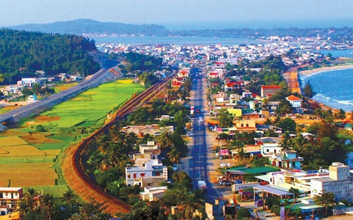 Câu chuyện liên kết phát triển kinh tế khu vực duyên hải miền Trung đã được bàn đi bàn lại nhiều năm qua. 