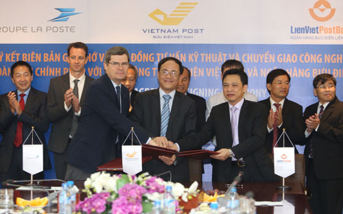 Lễ ký hợp đồng tư vấn giữa các bên ngày 17/10.<br>