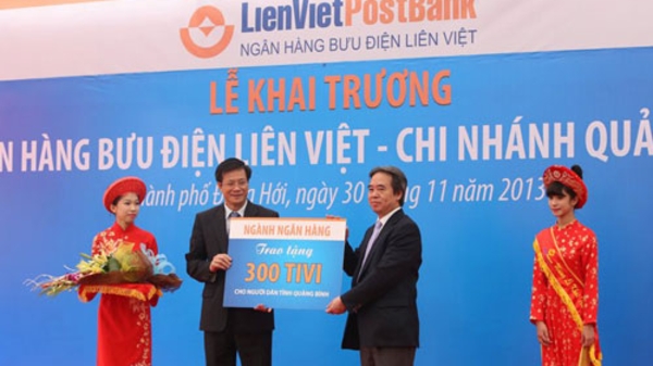 LienVietPostBank chung sức cùng miền Trung