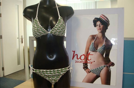 Tác giả Thái Lê Ngọc Diệp nói về tác phẩm “Very… Very Lacoste” của mình: Mỗi sản phẩm của Lacoste chỉ đính 1 logo - 1 cá sấu Lacoste. Nhưng riêng sản phẩm của tôi, chỉ 3 mảnh vải nhỏ đã gần 200 cá sấu Lacoste trên đó.