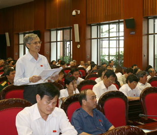 Tại kỳ họp Quốc hội thứ 5 đã có gần 200 ý kiến góp ý vào dự thảo luật khám bệnh, chữa bệnh.