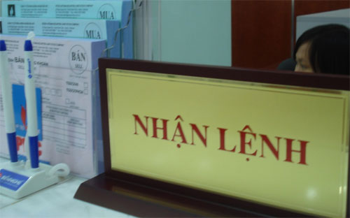 Từ thời điểm hội đồng quản trị quyêt định việc chào mua đến ngày gửi tài
 liệu chào mua kéo dài ít nhất tới 3 ngày, một quãng thời gian quá đủ để
 thao túng giá cổ phiếu.