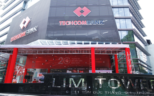 Trong thời gian khai trương, khách đến giao dịch tại Hội sở Techcombank 
miền Nam đều có cơ hội trúng giải thưởng đặc biệt có trị giá lên tới 20 
triệu đồng mỗi ngày.
