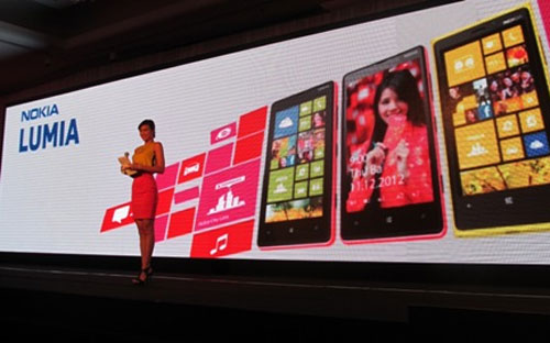 Giới phân tích cũng như những người yêu thích thương hiệu Nokia hy vọng,
 với dòng điện thoại Lumia, Nokia sẽ đủ sức, đủ niềm tin và đủ sáng suốt
 để thoát ra khỏi cơn bĩ cực hiện nay và quay trở lại mạnh mẽ cuộc đua 
trên thị trường di động.