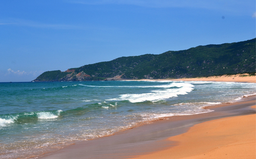 Khu vực Bãi Gốc, nơi sẽ đặt cảng chính của nhà máy lọc dầu Vũng Rô<br>