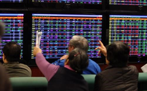 Theo số liệu từ Ủy ban Chứng khoán Nhà nước, các chỉ số giá chứng khoán 
đều tăng so với cuối năm 2012, VN-Index tăng trên 22%, HNX-Index tăng 
13%. 