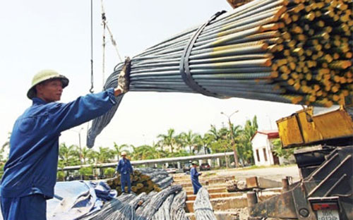  Ủy ban Giám sát tài chính quốc gia cho rằng, trong những tháng còn lại của năm, “các chính sách vĩ mô cần ưu tiên 
hơn cho tăng trưởng kinh tế nhằm đạt được mục tiêu tăng trưởng 5,5% cho 
năm 2013”.