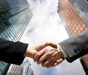 Ngoài mặt tích cực, hoạt động M&A cũng có nhiều tác động tiêu cực, chẳng hạn như có thể làm gia tăng hiện tượng bất ổn xã hội, thất nghiệp nhiều hơn.