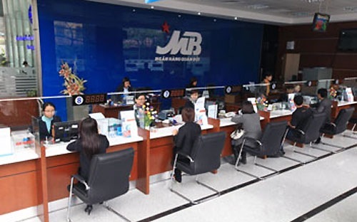 Thực hiện chiến lược phát triển 2011 - 2012, trong năm qua, MB cũng chú 
trọng nhiều chương trình đầu tư tập trung cho củng cố, phát triển nguồn 
nhân lực.