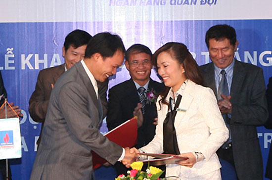 MB Thăng Long ký hợp đồng tài trợ tín dụng với Công ty Cổ phần Bất động sản Dầu khí (Petro Waco).