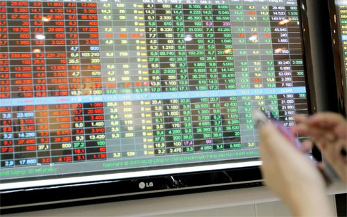 Nhiều chuyên gia chứng khoán đề nghị bỏ khái niệm mệnh giá vì mệnh giá 
chỉ có tính danh nghĩa, không có tác động gì trong hoạt động phát hành 
của doanh nghiệp. 