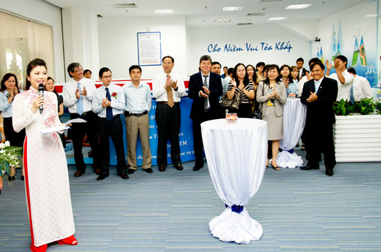 MHB giới thiệu dịch vụ ngân hàng ưu tiên với khách hàng.