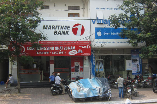 Phòng giao dịch Maritime Bank trên đường Hoàng Quốc Việt.