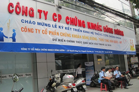 Bên ngoài Công ty Cổ phần Chứng khoán Đông Dương.