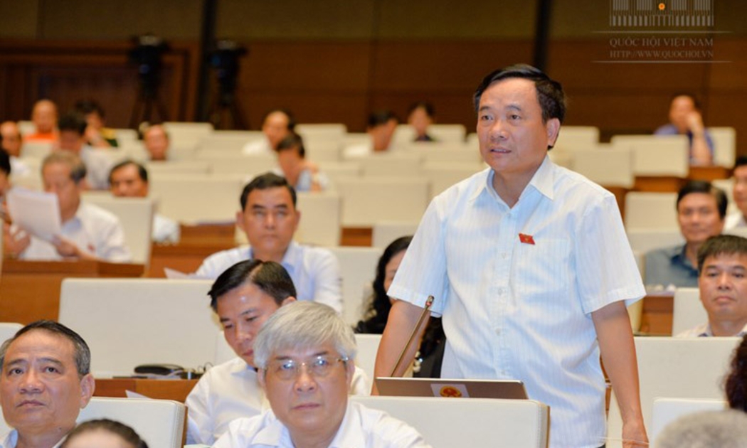 Đại biểu Mai Sỹ Diến (Thanh Hoá) phát biểu tại phiên thảo luận về quyết toán ngân sách Nhà nước năm 2015.