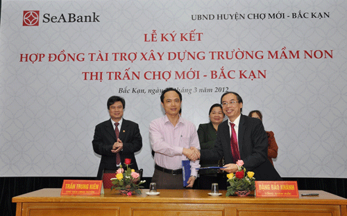 Lễ ký hợp đồng tài trợ xây dựng Trường mầm non Thị trấn Chợ Mới, huyện Chợ Mới, tỉnh Bắc Kạn.<br>