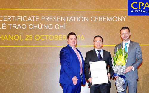 Để nhận được chứng chỉ “Đối tác đạt chuẩn về đào tạo và phát triển chuyên môn”, Techcombank đã trải qua quá trình đánh giá toàn diện, do CPA Australia tiến hành, trên nhiều tiêu chí về khả năng phát triển chuyên môn kế toán, kiểm toán. 