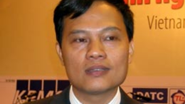 Mua bán nợ xấu: Cần những giải pháp “cây gậy và củ cà rốt”