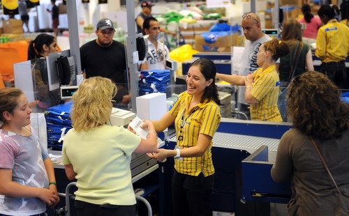 Tính từ đầu năm 2016 đến nay, mức lương của người Mỹ tăng được 2,5% - Ảnh: TBO.