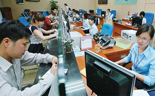 Kết quả kinh doanh 6 tháng qua của các ngân hàng cho thấy, dù bức tranh lợi nhuận của ngành đã khởi sắc nhưng vẫn có những áp lực đối với lợi nhuận 6 tháng cuối năm.