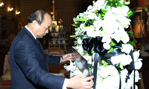 Lần đầu Thủ tướng đi công tác bằng máy bay thương mại