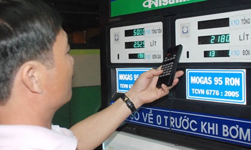 Tăng 460 đồng/lít, giá xăng cao kỷ lục
