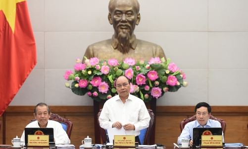 Thủ tướng: “Không thể để thủ tục bán gà lâu hơn nuôi gà”