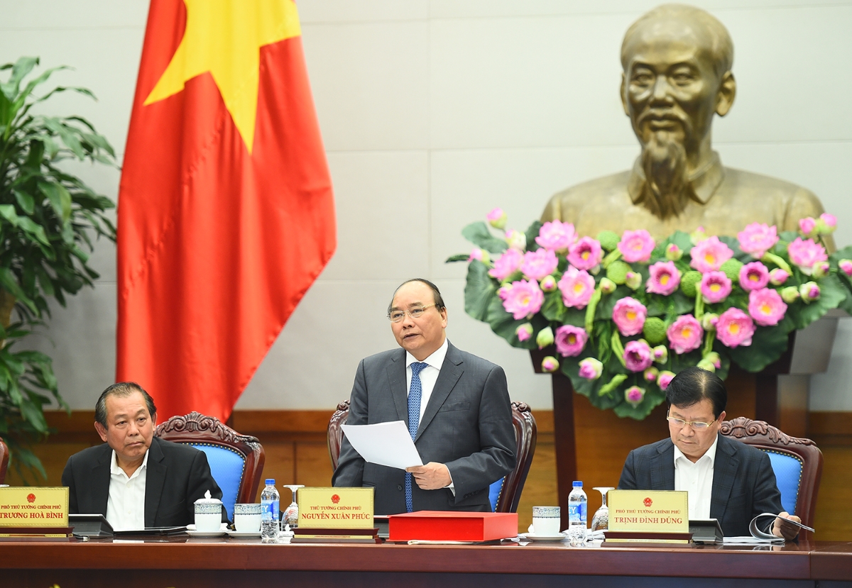 Thủ tướng khẳng định, bên cạnh các nguyên nhân chính gây ùn tắc giao thông tại Tp.HCM như quy hoạch yếu kém, dân nhập cư nhiều, phương tiện cá nhân tăng nhanh... còn có nguyên nhân là văn hóa giao thông chưa đúng chuẩn mực.<br>