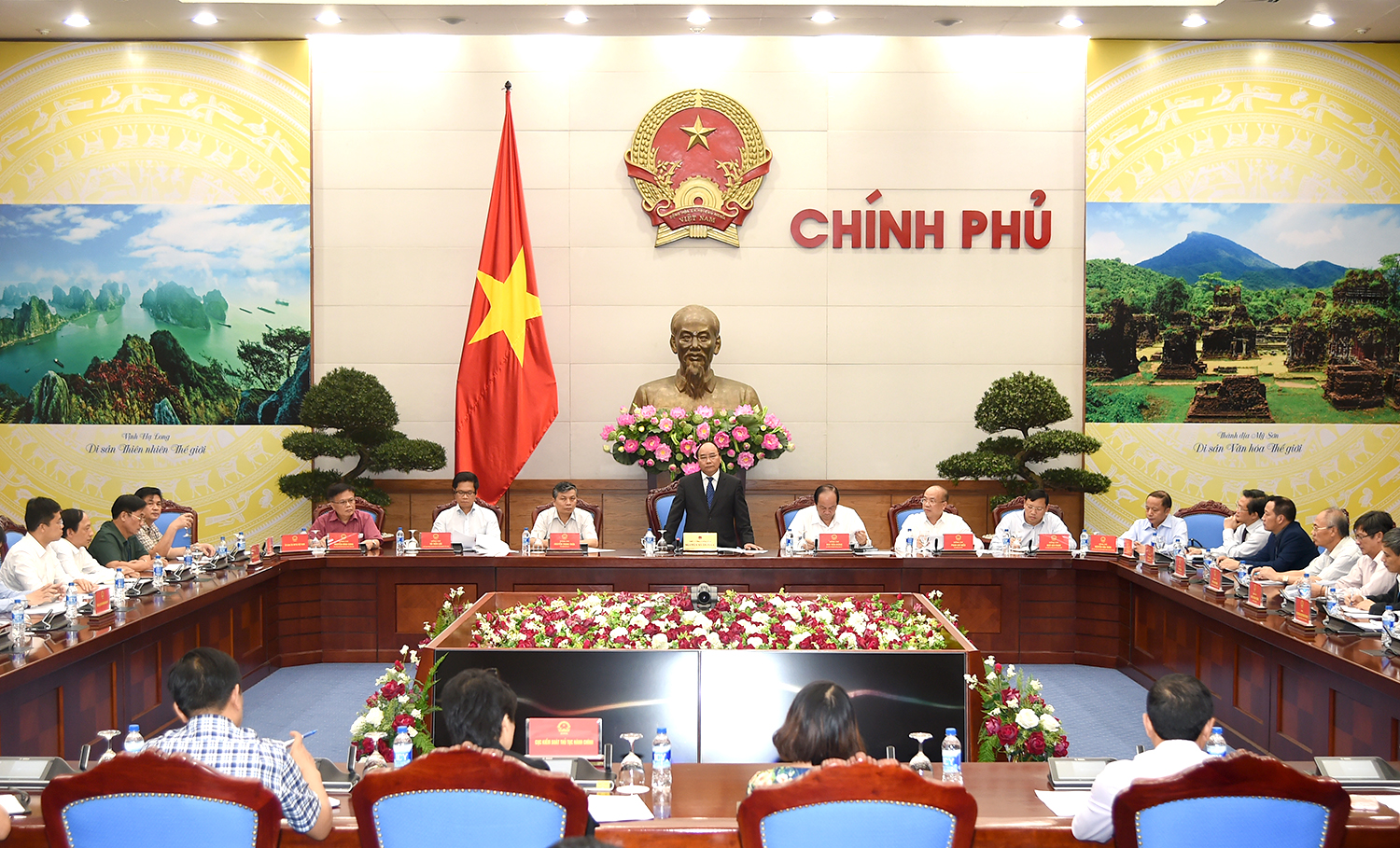 Thủ tướng chỉ đạo, ngay trong quý này, Hội đồng và Cục Kiểm soát thủ tục hành chính lựa chọn một số thủ tục để cắt giảm nhằm tạo điệu kiện thuận lợi hơn cho doanh nghiệp, người dân. 