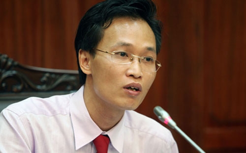 Ông Nguyễn Hữu Nghĩa: "Cho đến nay, các phương án tái cơ cấu ngân hàng yếu kém đều dựa trên 
nguyên tắc tự nguyện và nguồn lực của khu vực tư nhân; Nhà nước chưa 
phải can thiệp bắt buộc đối với ngân hàng nào".<br>