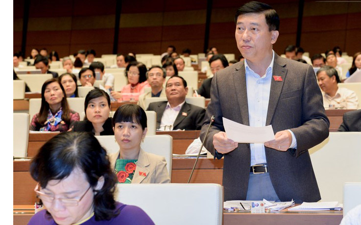 <span style="font-family: 'Times New Roman'; font-size: 15px;">Đại biểu &nbsp;Nguyễn Tuấn Anh (Bình Phước) cho rằng cần phải điều tra, thống kê đầy đủ, công bố tình trạng nợ của các xã, số lượng hộ nông dân lâm vào tình trạng bị huy động quá sức dẫn đến phá sản.&nbsp;</span>