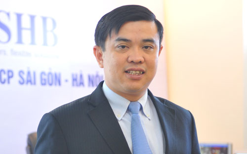 Ông Nguyễn Văn Lê: "Khi nhận sáp nhập Habubank, nợ xấu tương đối cao, nên nhiệm vụ trọng tâm
 và hàng đầu trong công tác quản trị điều hành của SHB năm 2013 là tập 
trung xử lý khó khăn này".