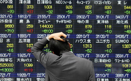 Chỉ số Nikkei 225 đầu phiên giảm 2% nhưng sau khi giao dịch được 2 tiếng đã giảm sâu đến hơn 3% - Ảnh: Washington Post.